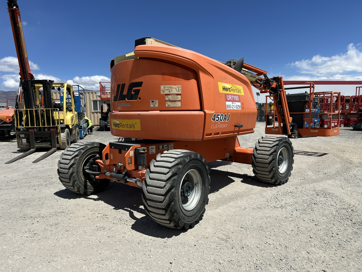 2018 JLG 450AJ