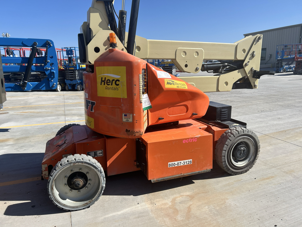 2015 JLG E400AJPN-8