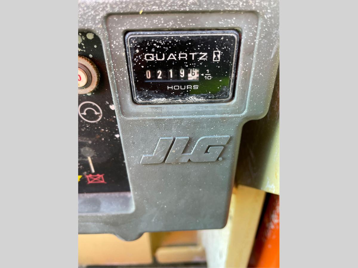 2017 JLG 3246ES