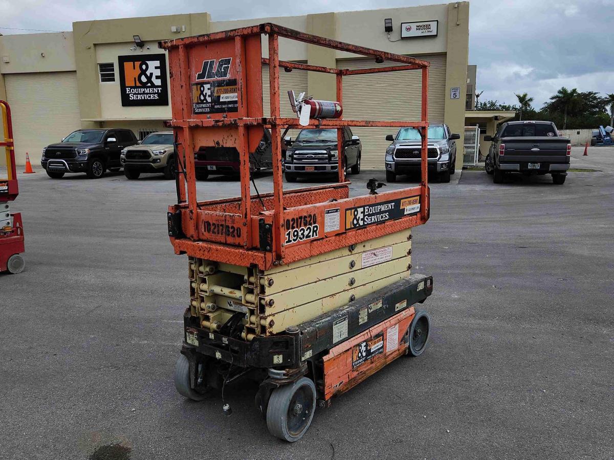 2017 JLG 1932R