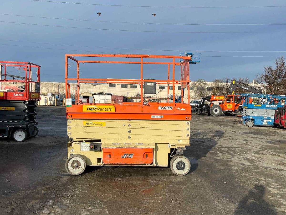 2017 JLG 3246ES-1