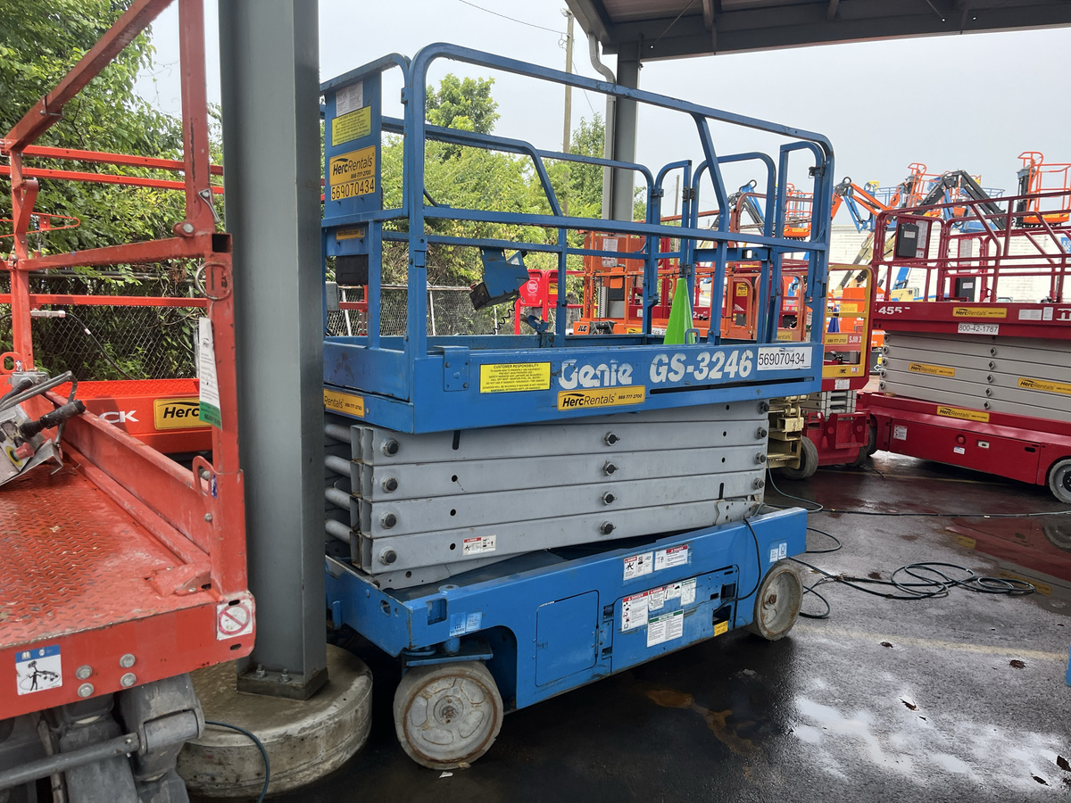 2013 Genie GS-3246