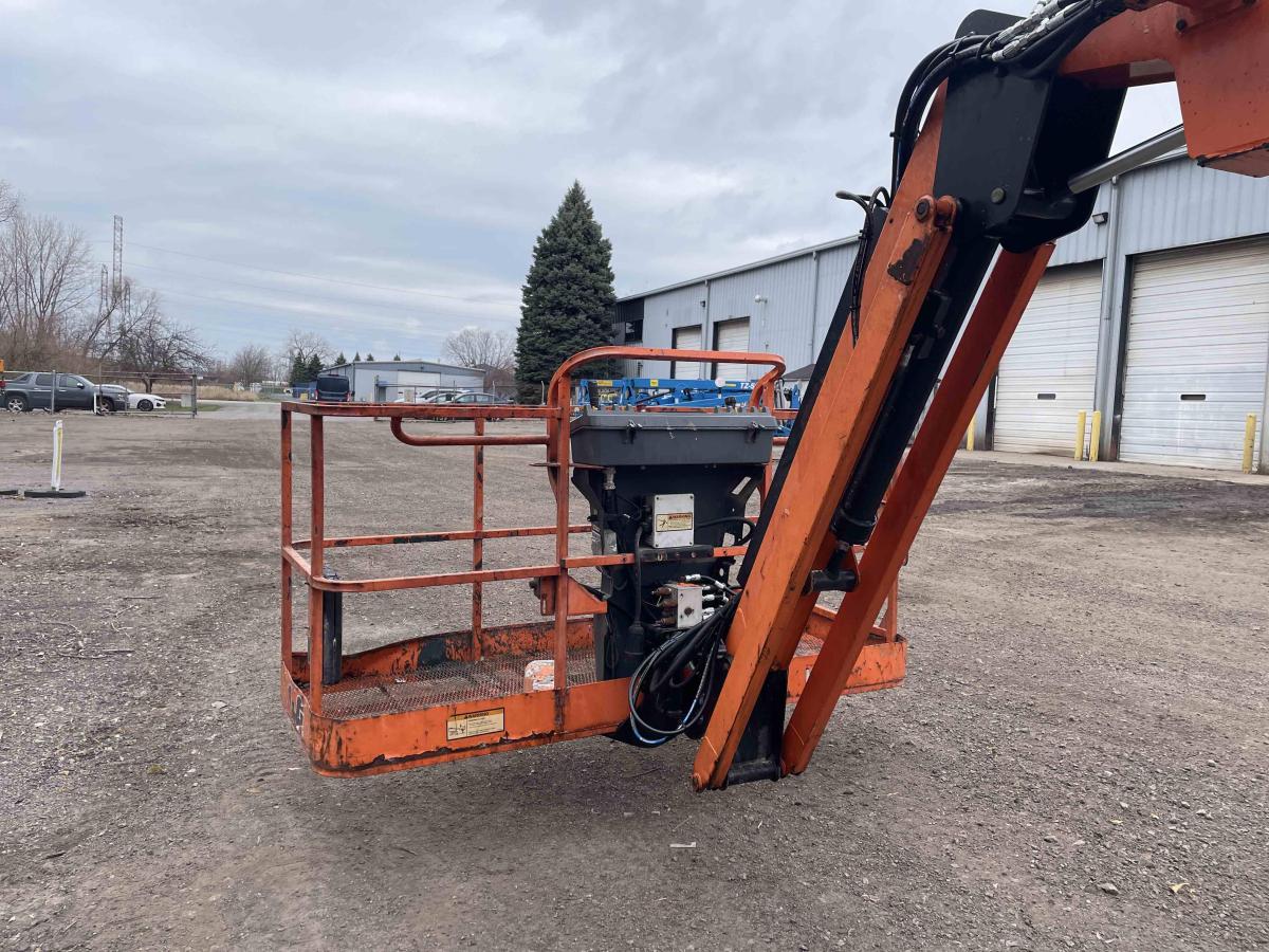 2015 JLG 800AJ