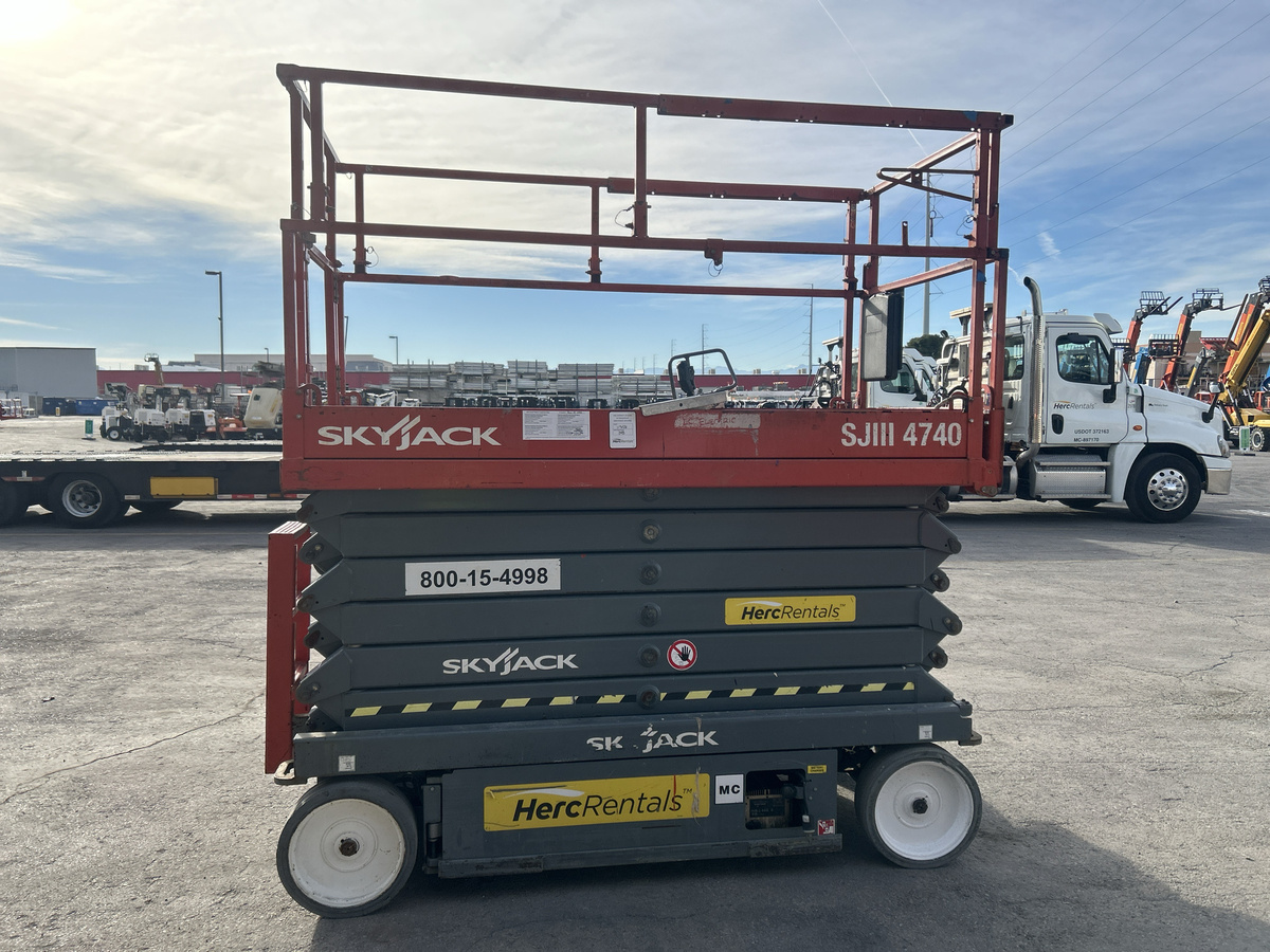 2017 Skyjack SJ4740