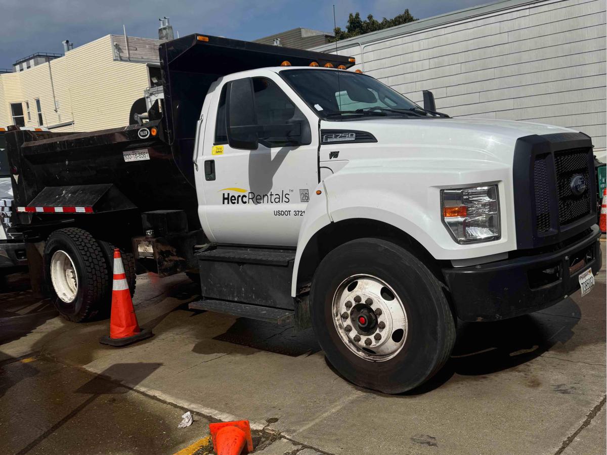 2017 Ford F750-1