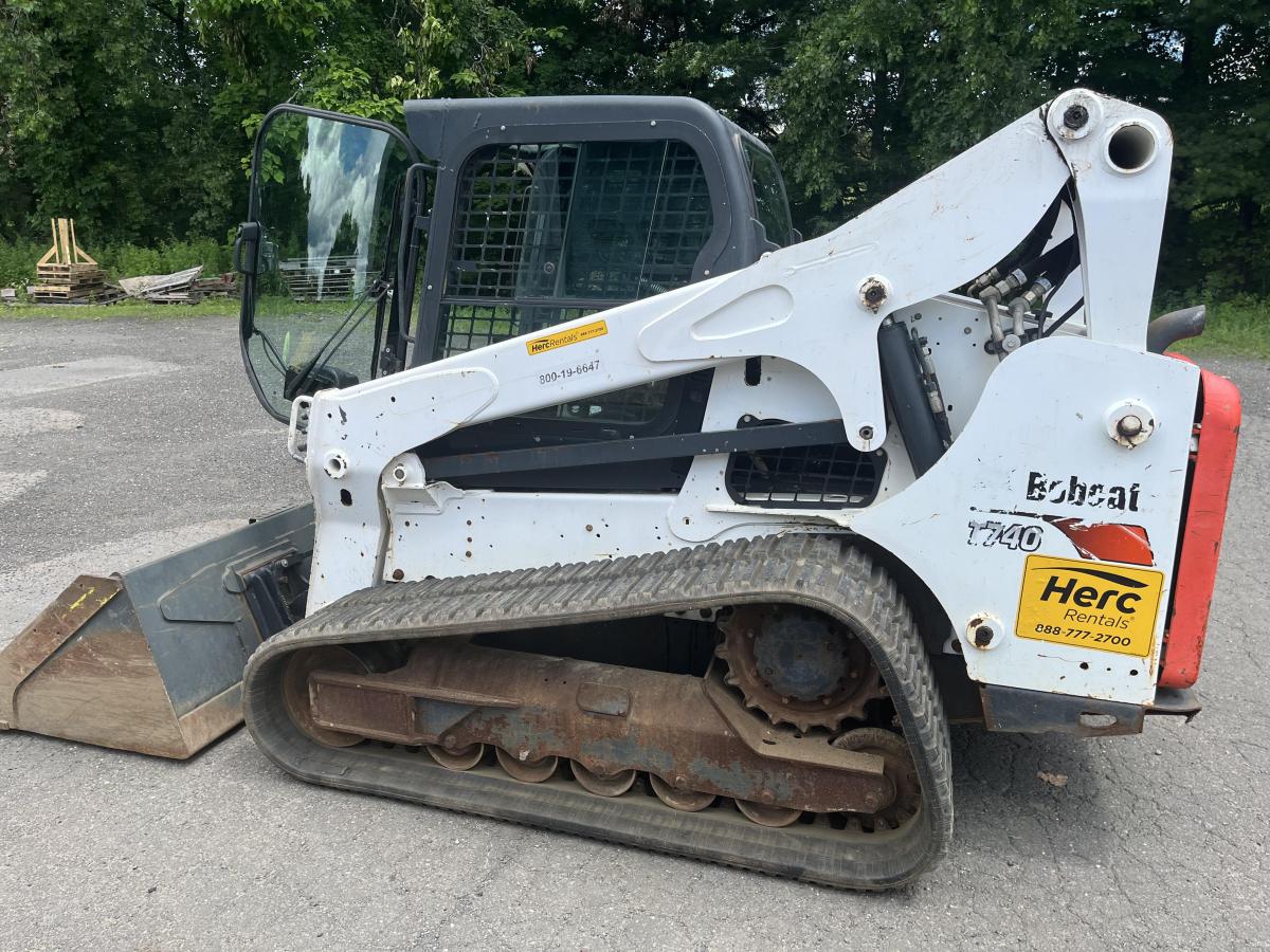 2018 Bobcat T740