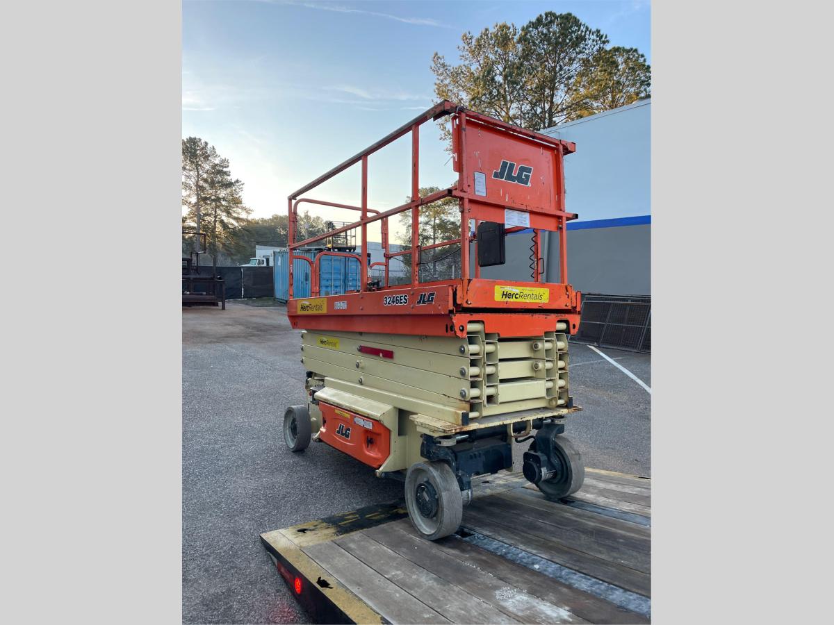 2018 JLG 3246ES