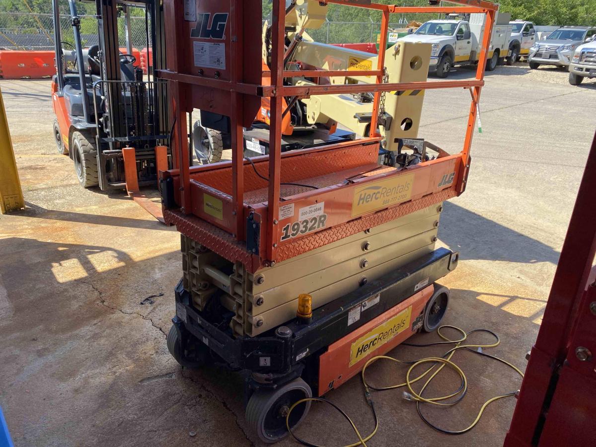 2018 JLG 1932R