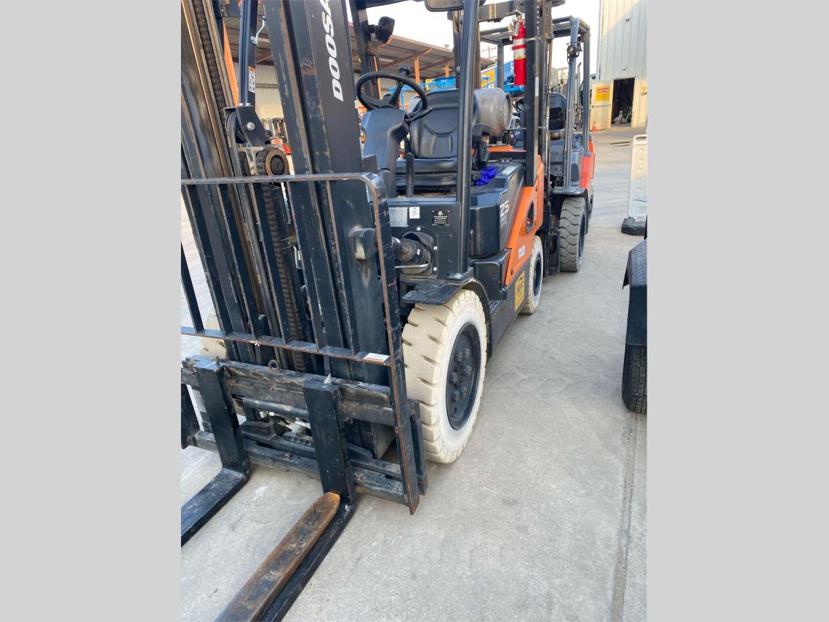 2022 Doosan G25E