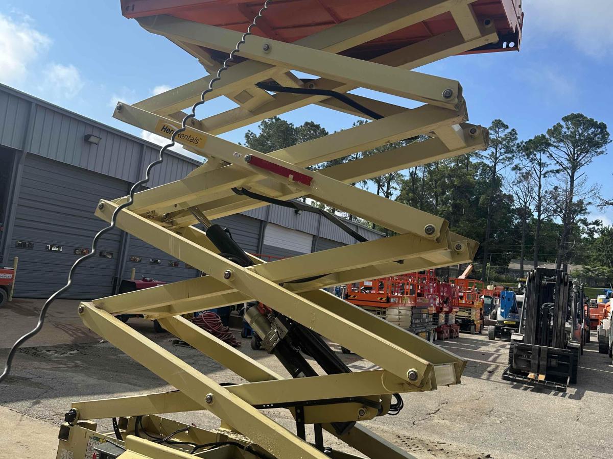 2018 JLG 3246ES