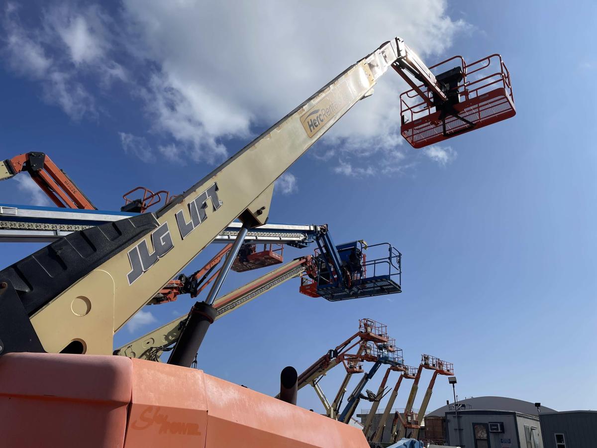 2015 JLG 660SJ