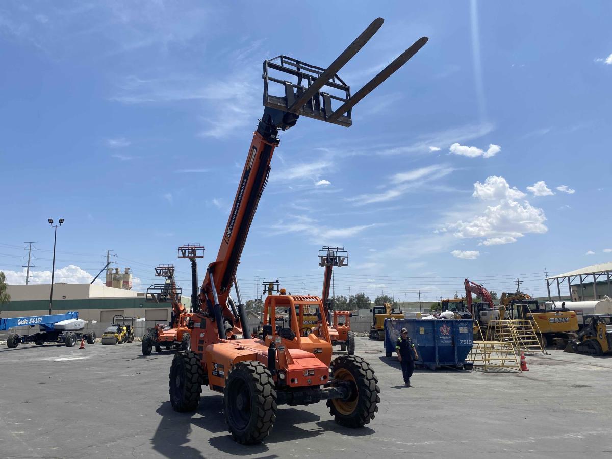 2017 SkyTrak 8042