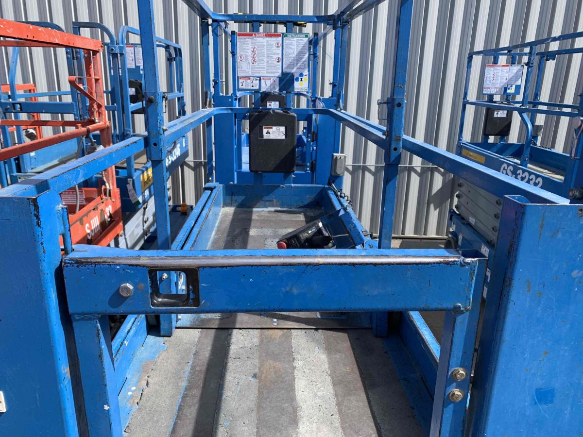 2014 Genie GS-3232