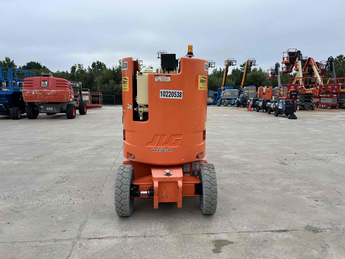 2017 JLG E300AJP-5