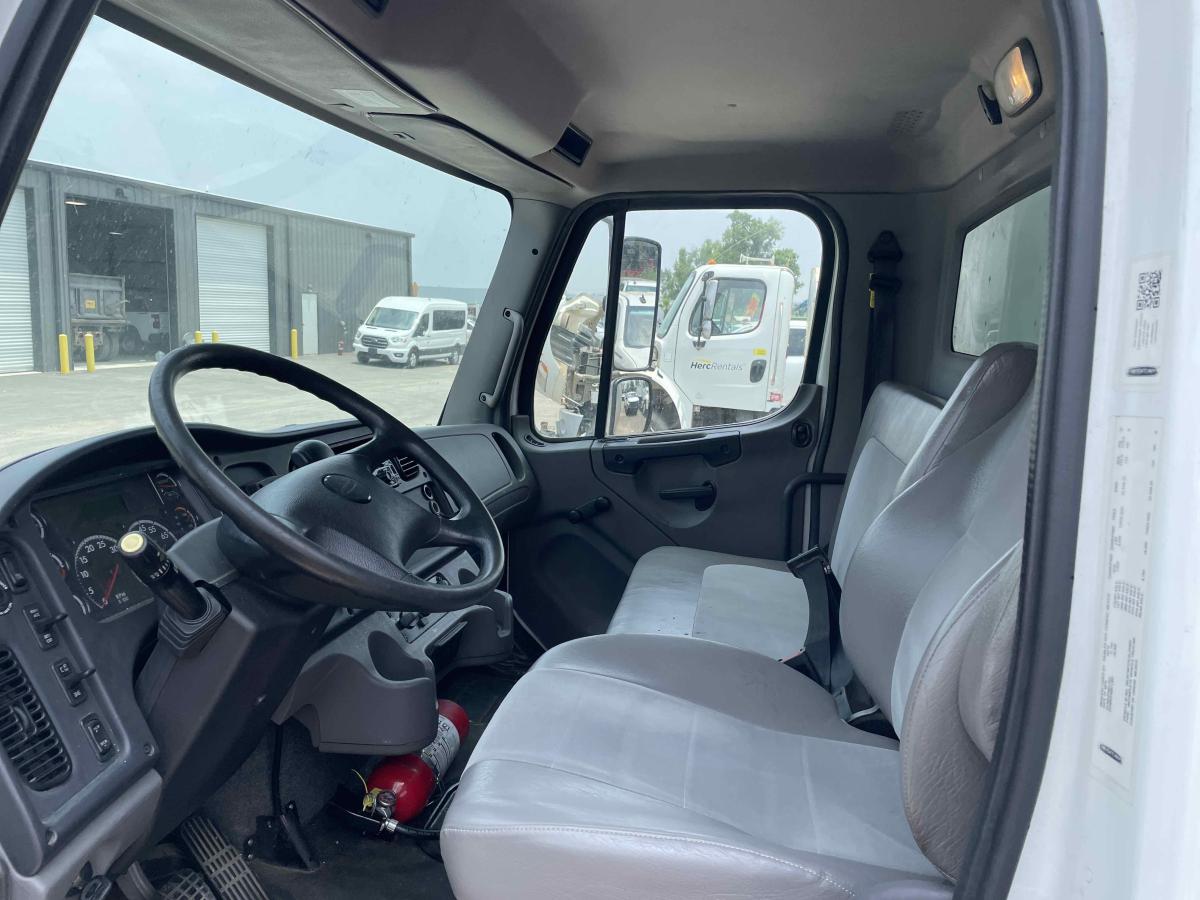 2020 Freightliner M2106