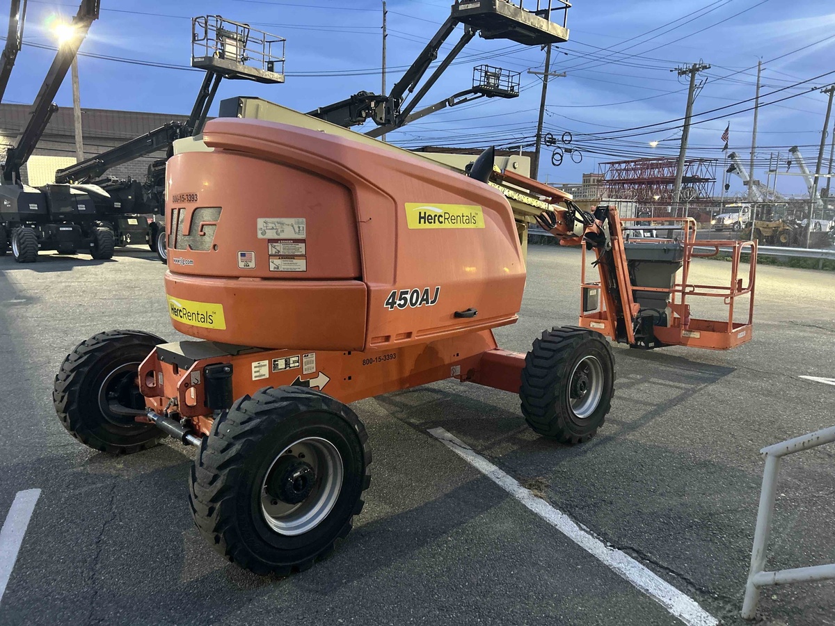 2017 JLG 450AJ-3