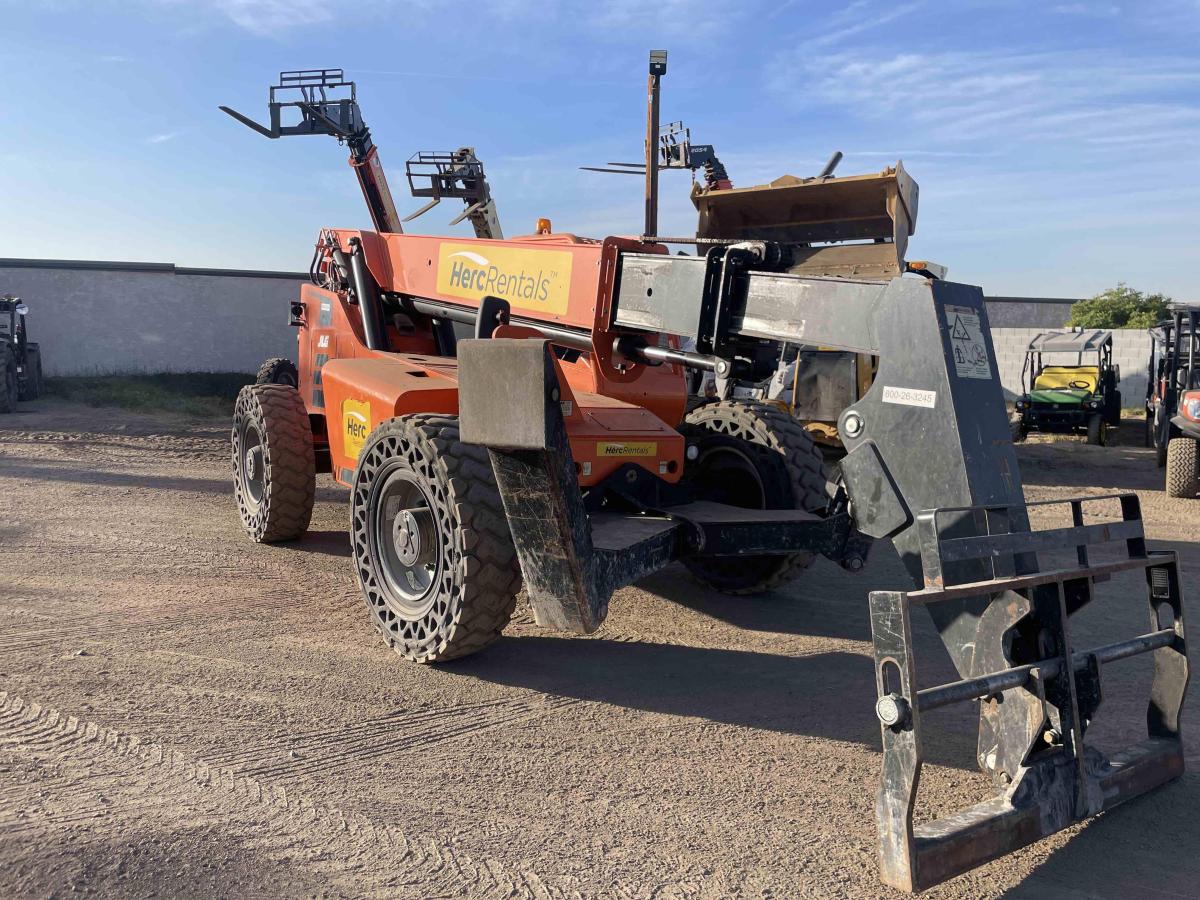 2019 SkyTrak 10042