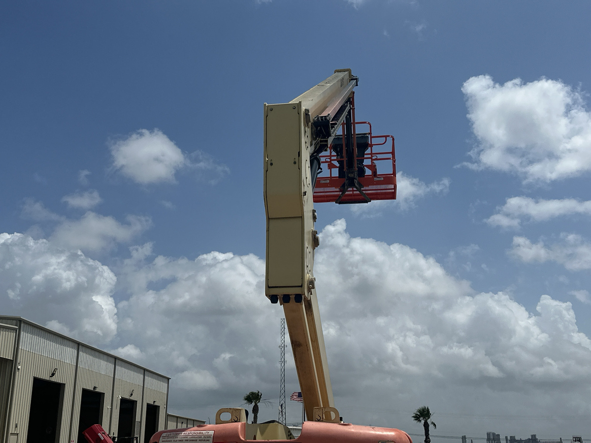2018 JLG M600JP-6