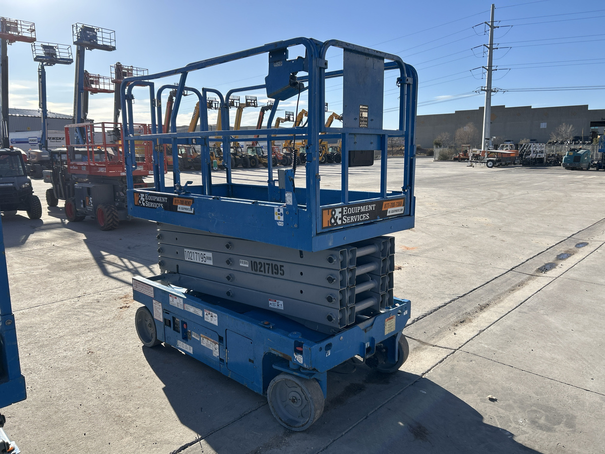 2017 Genie GS-3246-4