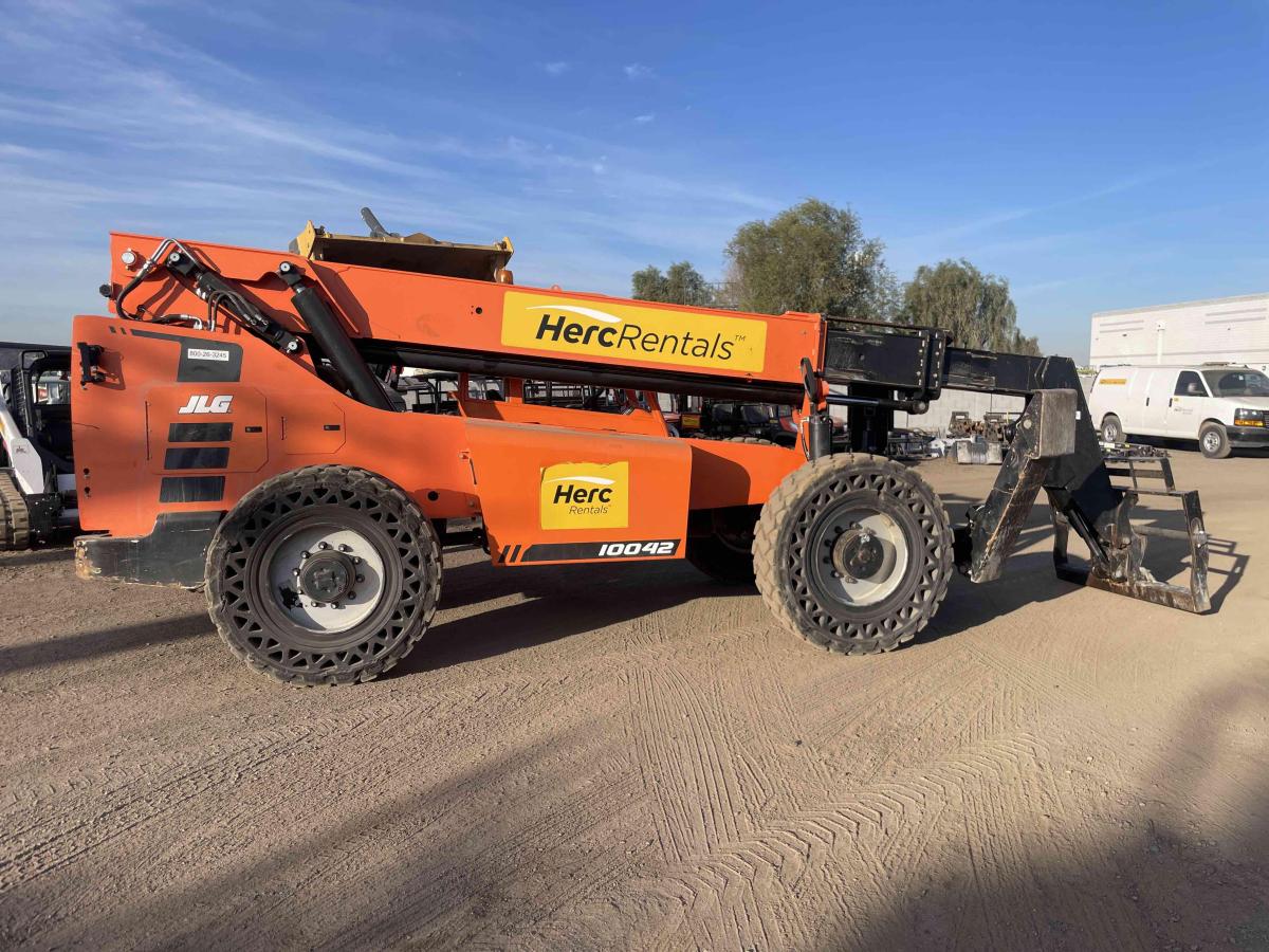 2019 SkyTrak 10042