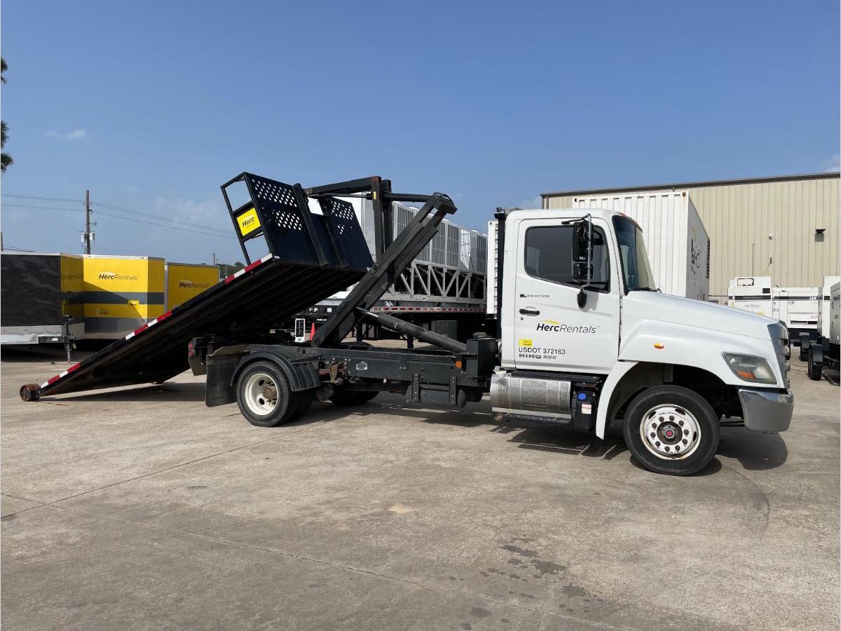 2017 Hino 258