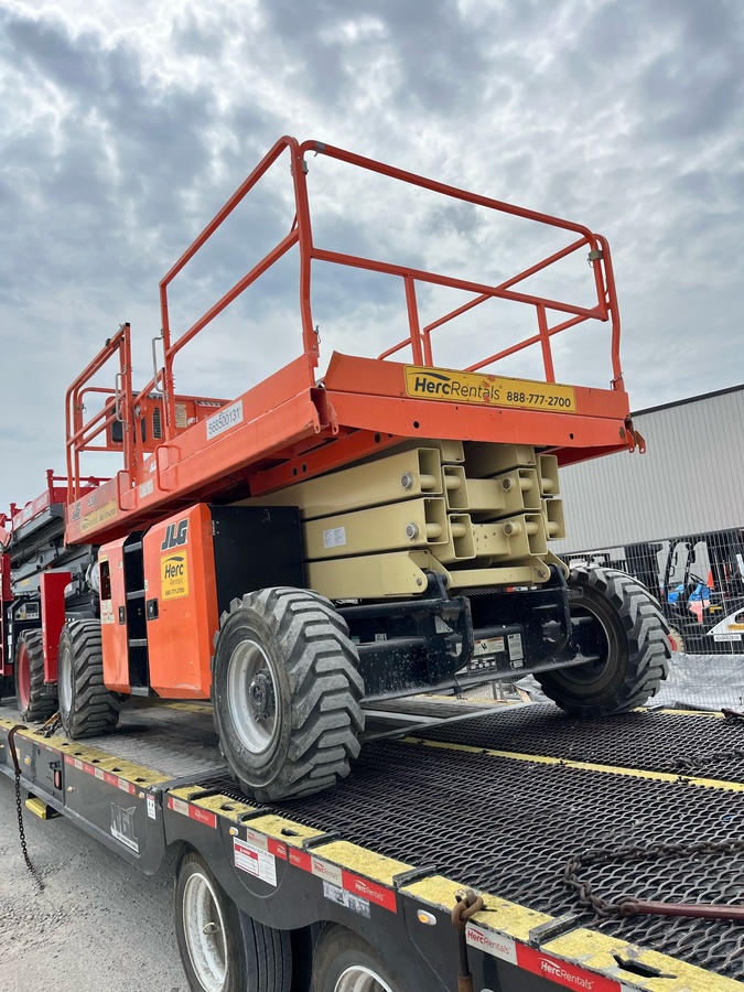 2018 JLG 330LRT-2