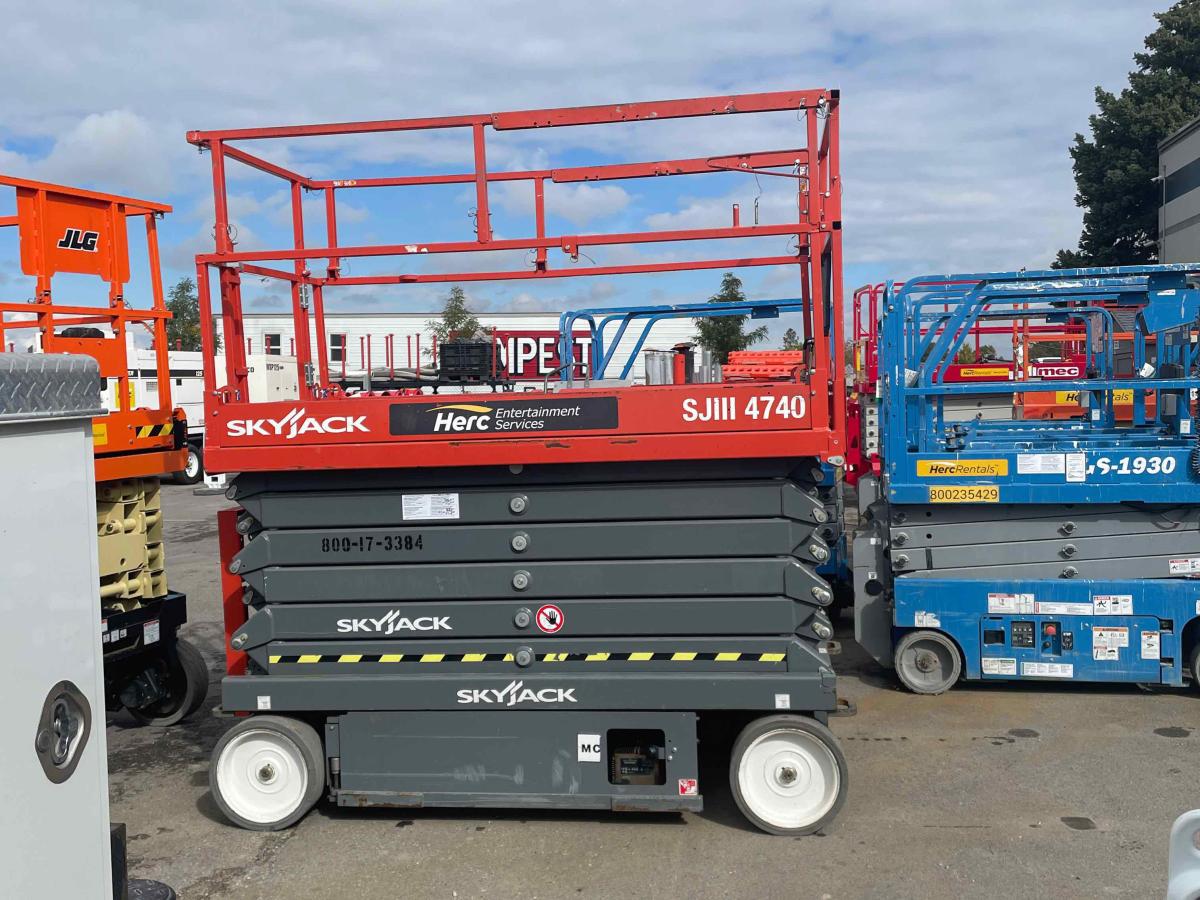 2017 Skyjack SJ4740