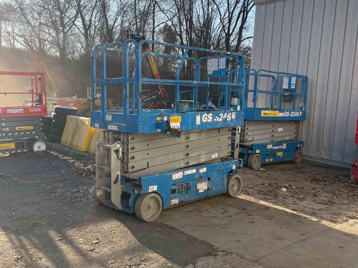 2017 Genie GS-3246-2