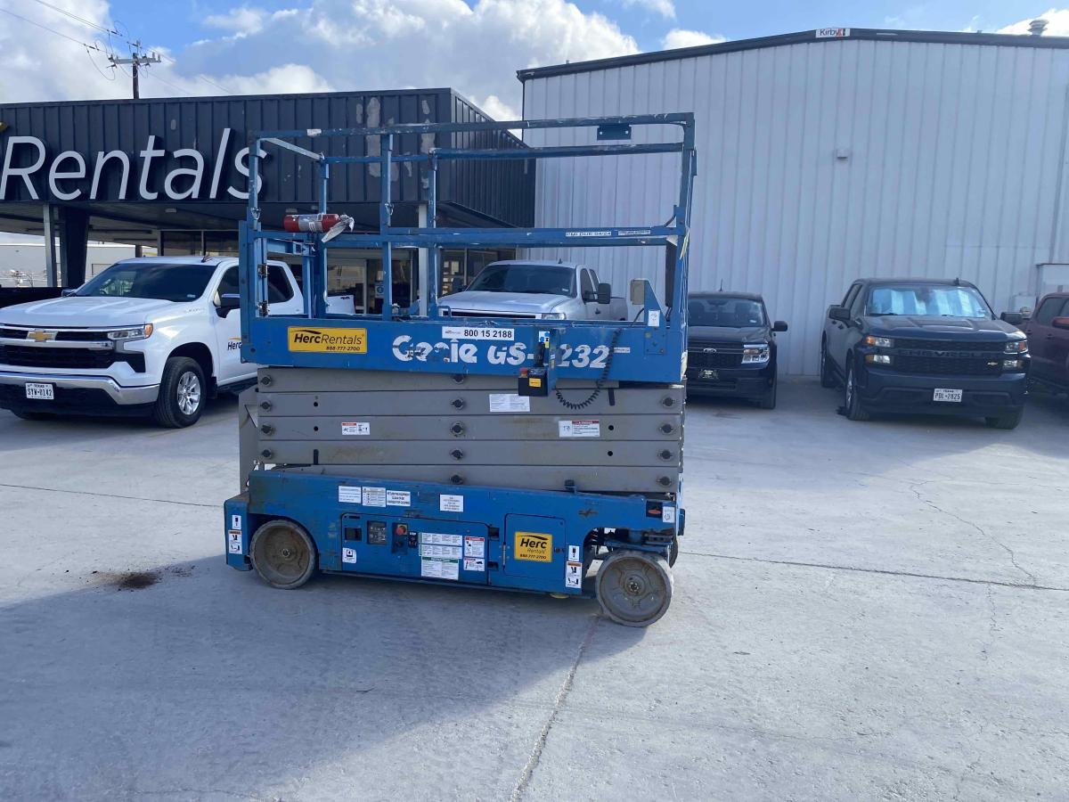 2017 Genie GS-3232