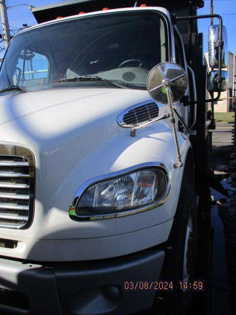 2016 Freightliner M2106
