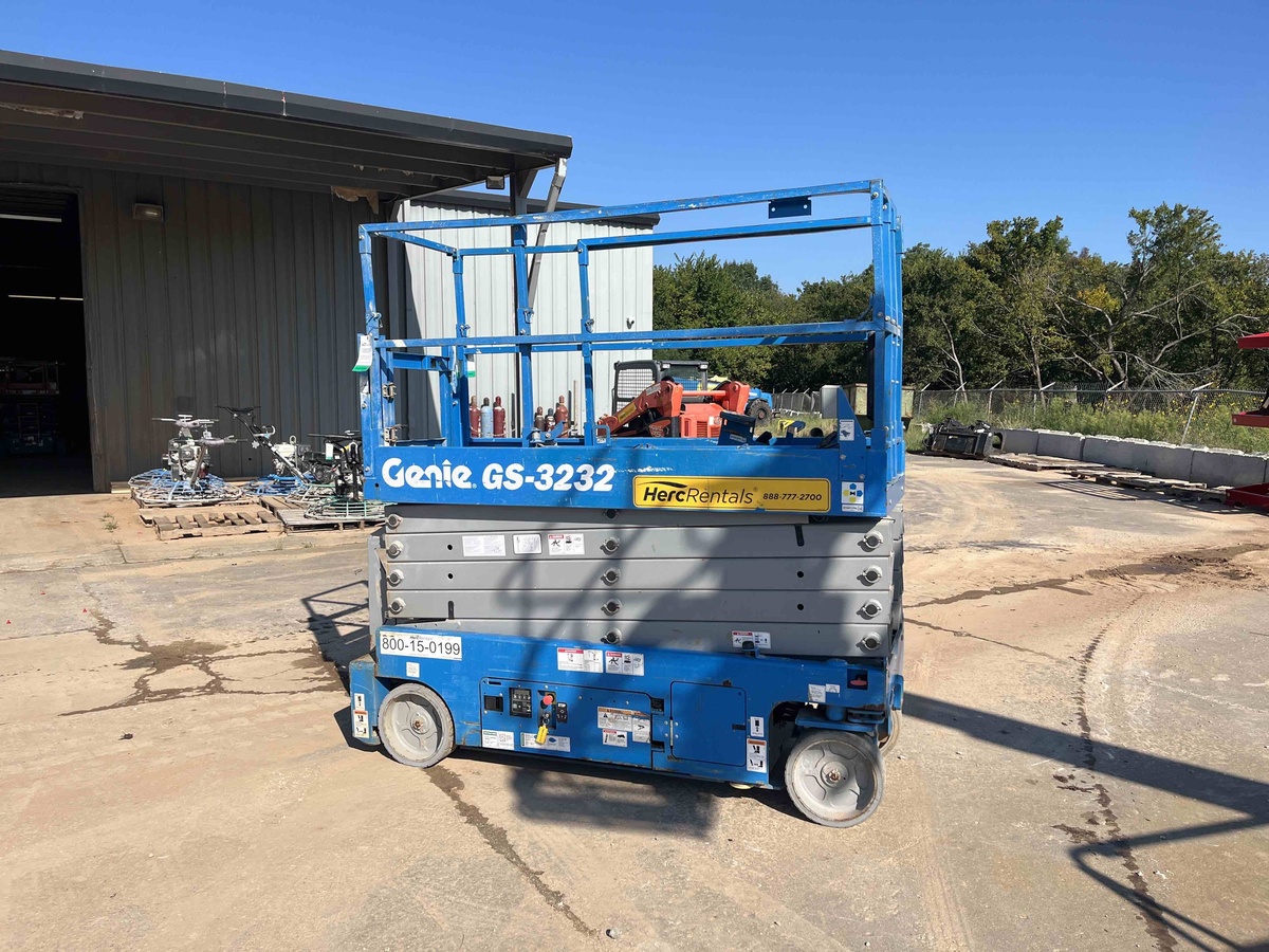 2017 Genie GS-3232