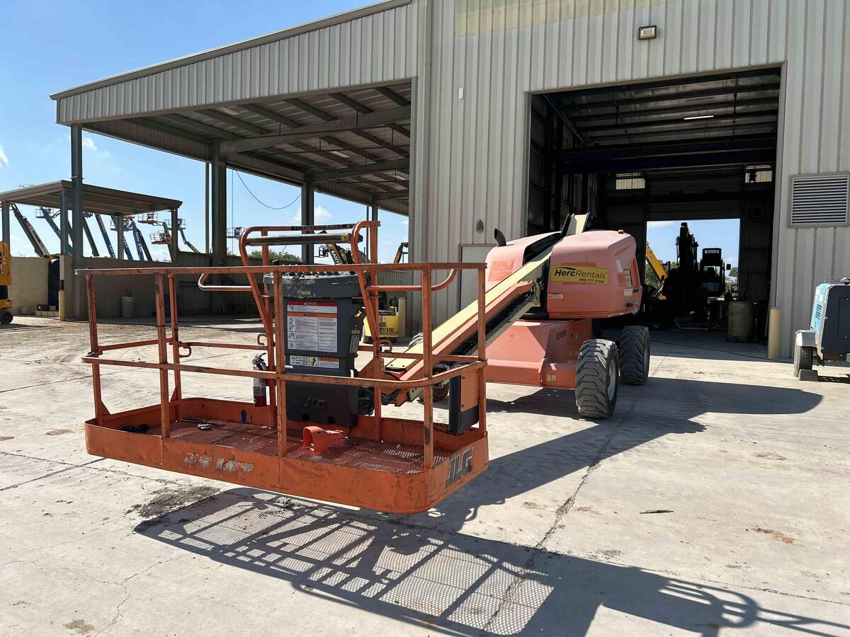 2017 JLG 400S-7