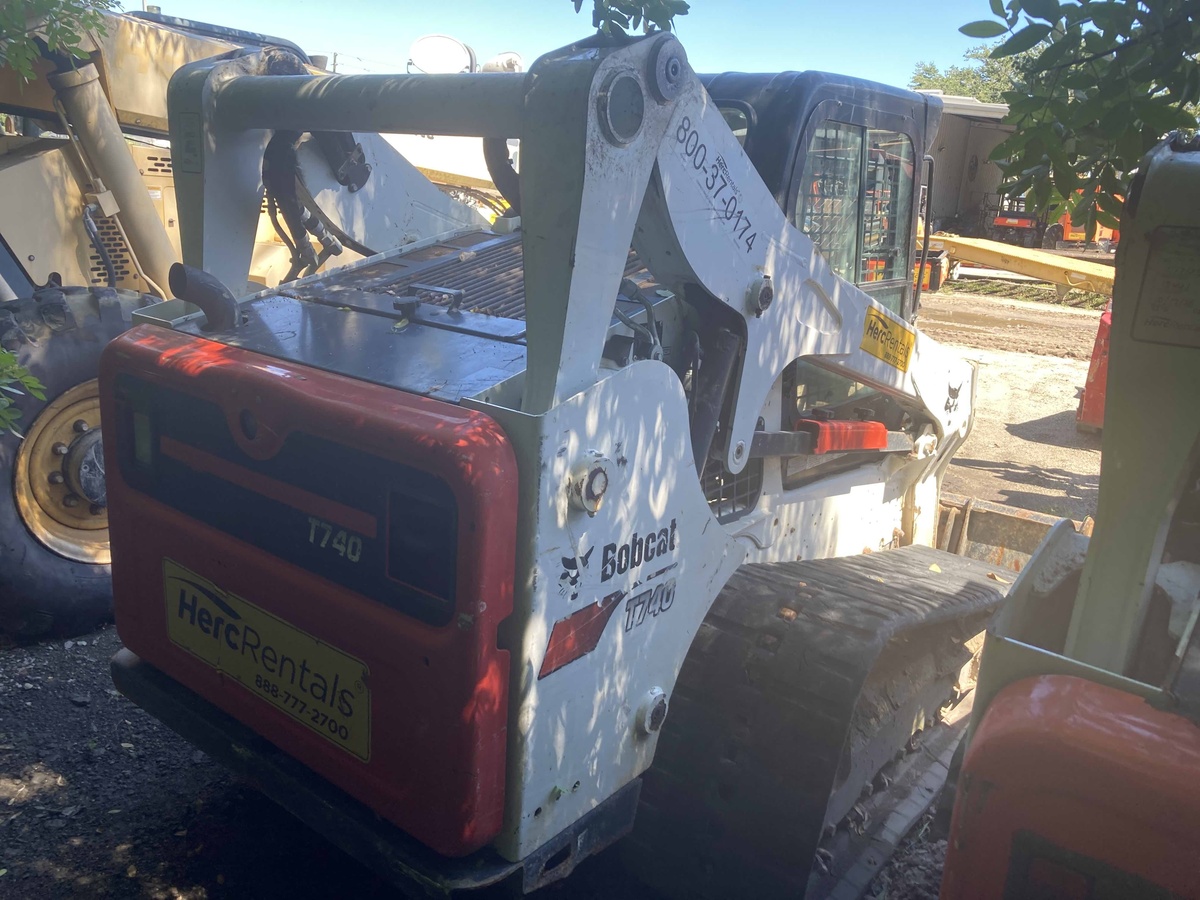 2022 Bobcat T740-3