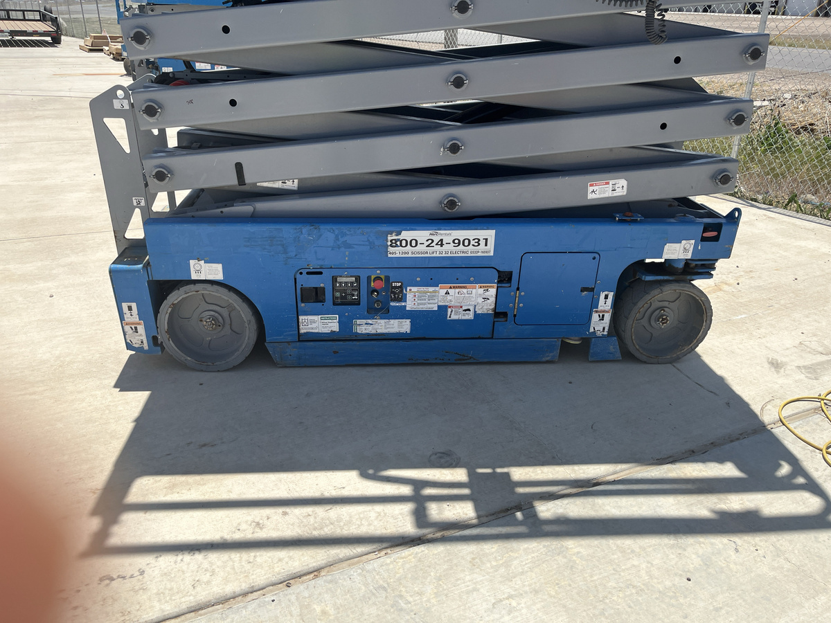 2019 Genie GS-3232-8