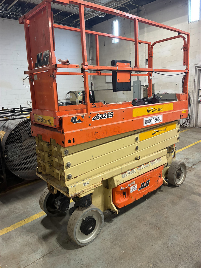 2017 JLG 2632ES