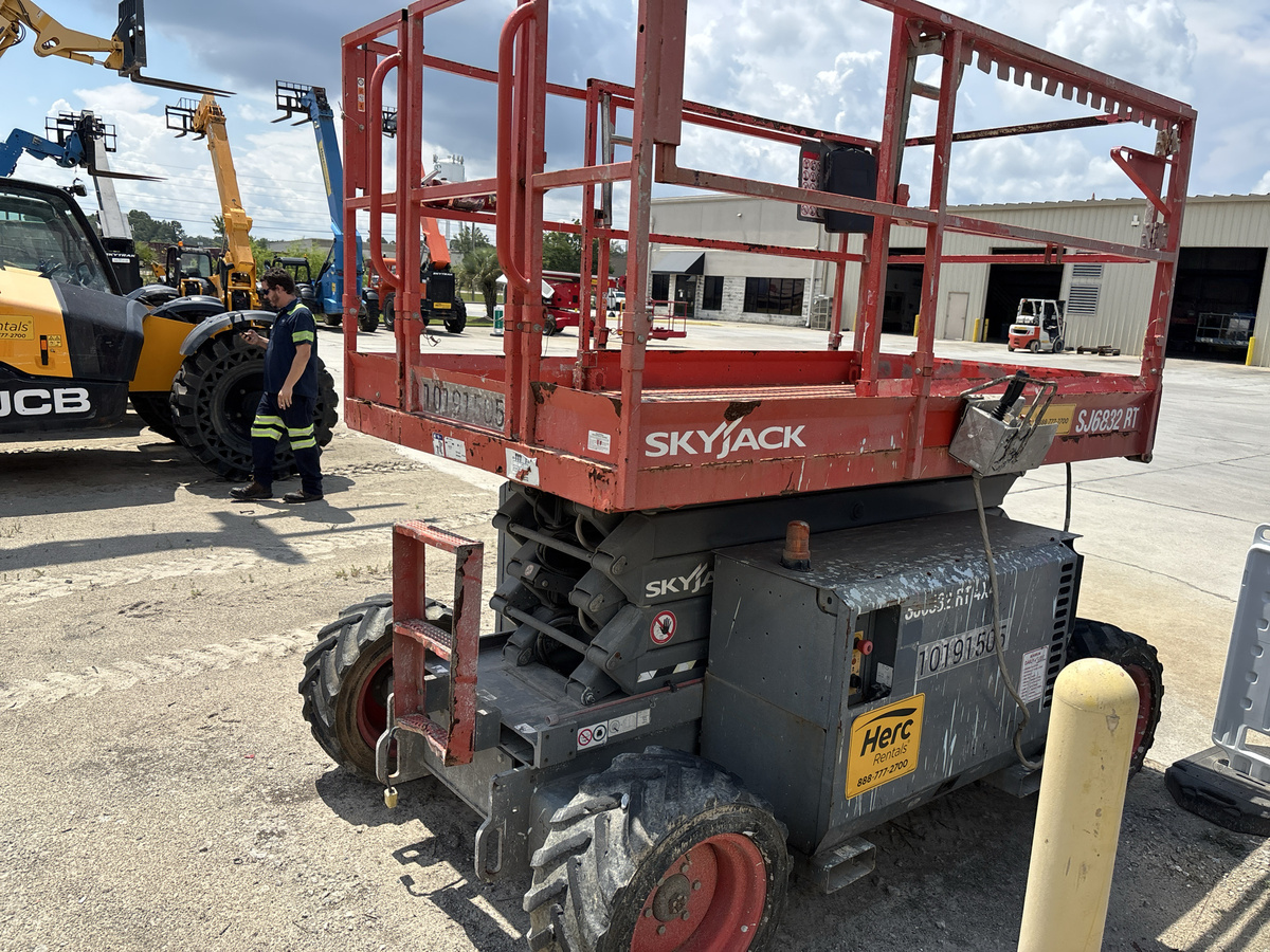 2016 Skyjack SJ-6832RT-5