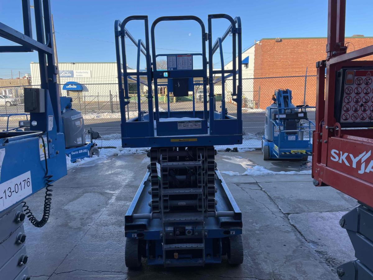 2018 Genie GS-4047
