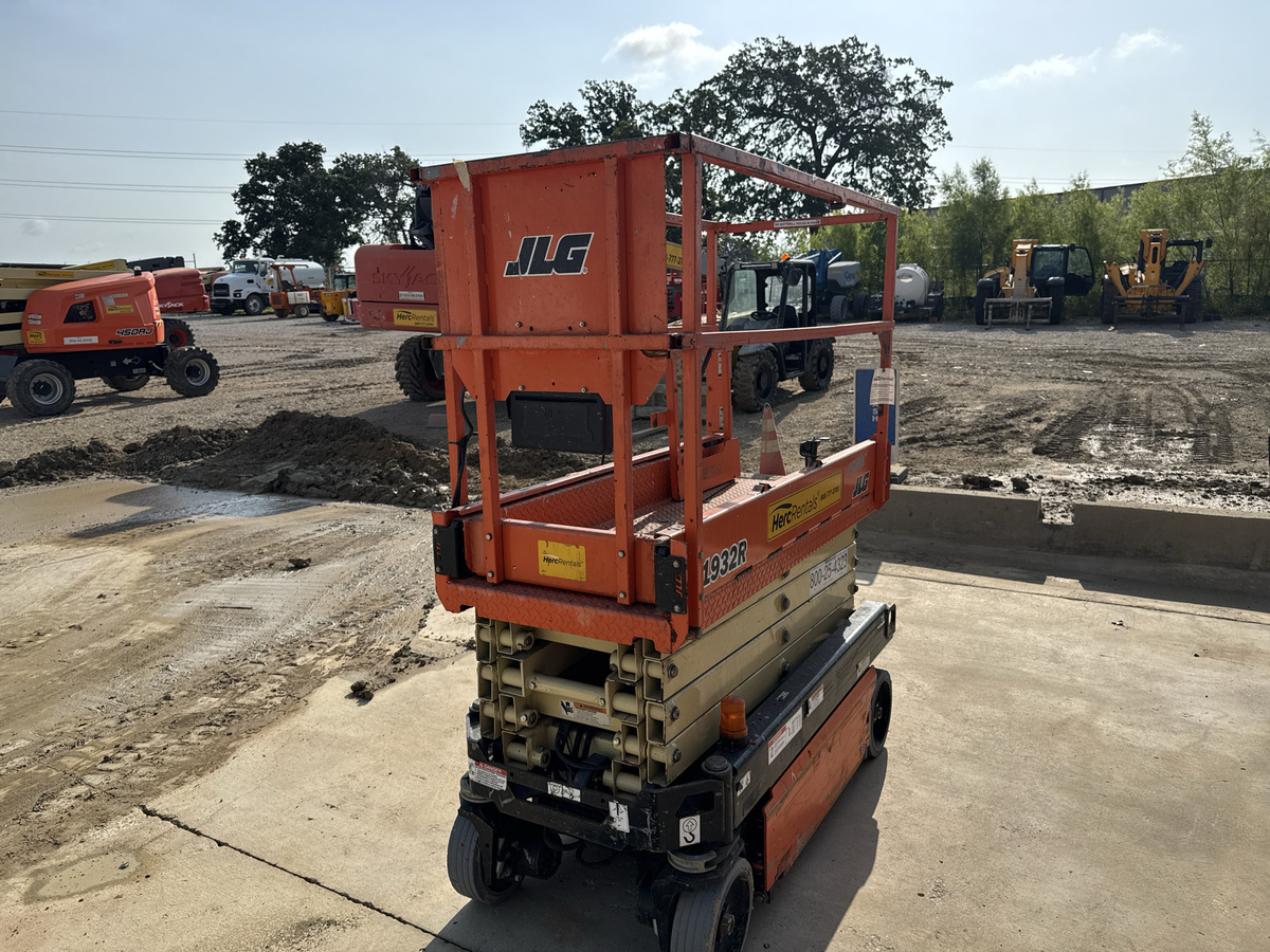 2019 JLG 1932R-11