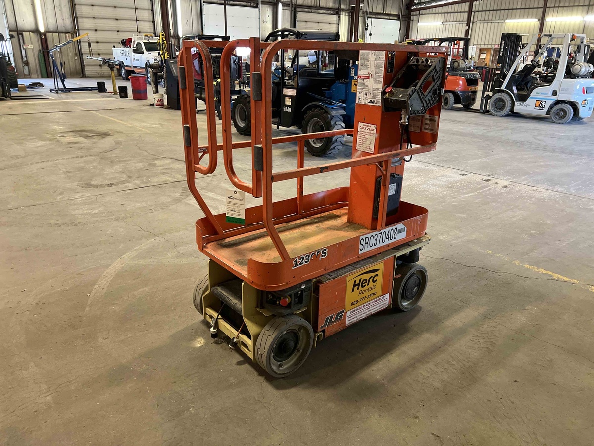 2017 JLG 1230ES