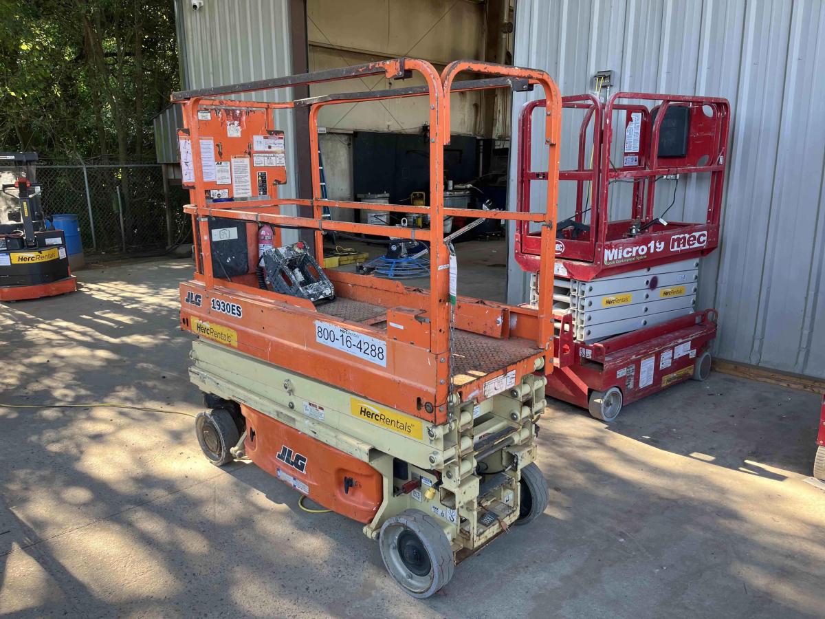 2017 JLG 1930ES