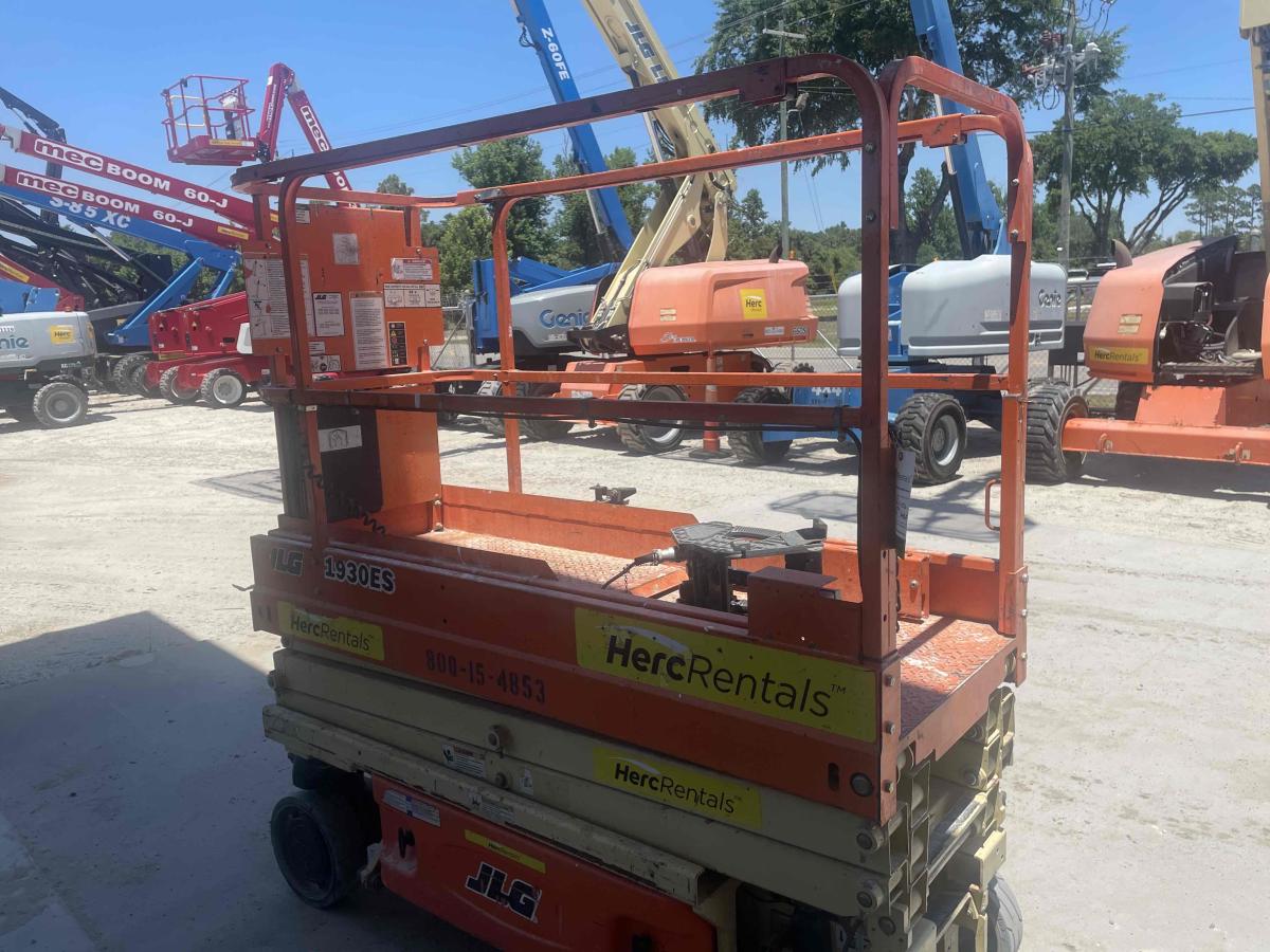 2017 JLG 1930ES