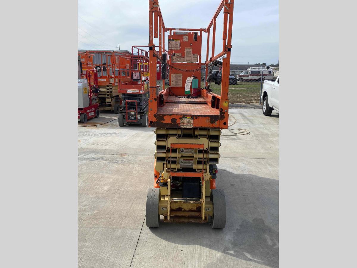 2017 JLG 2632ES
