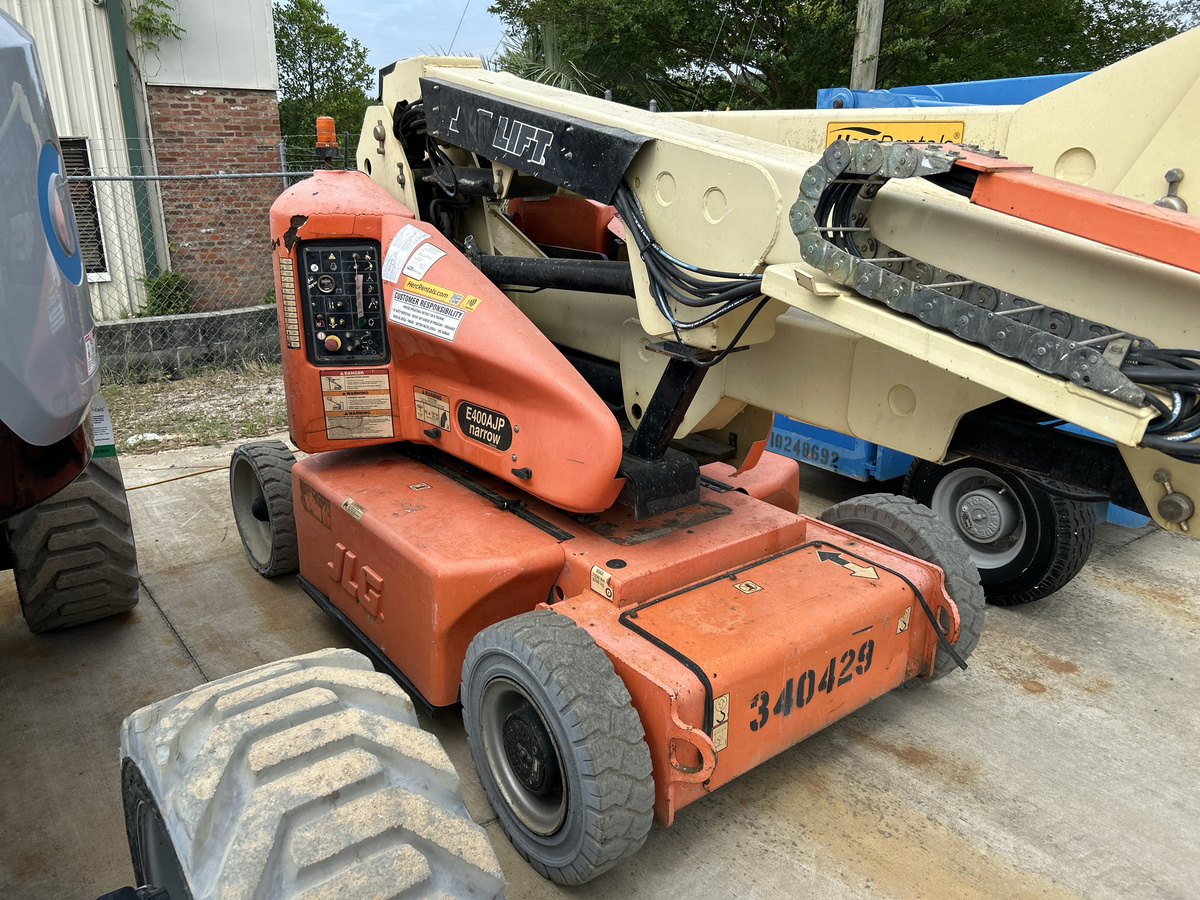 2014 JLG E400AJPN-4