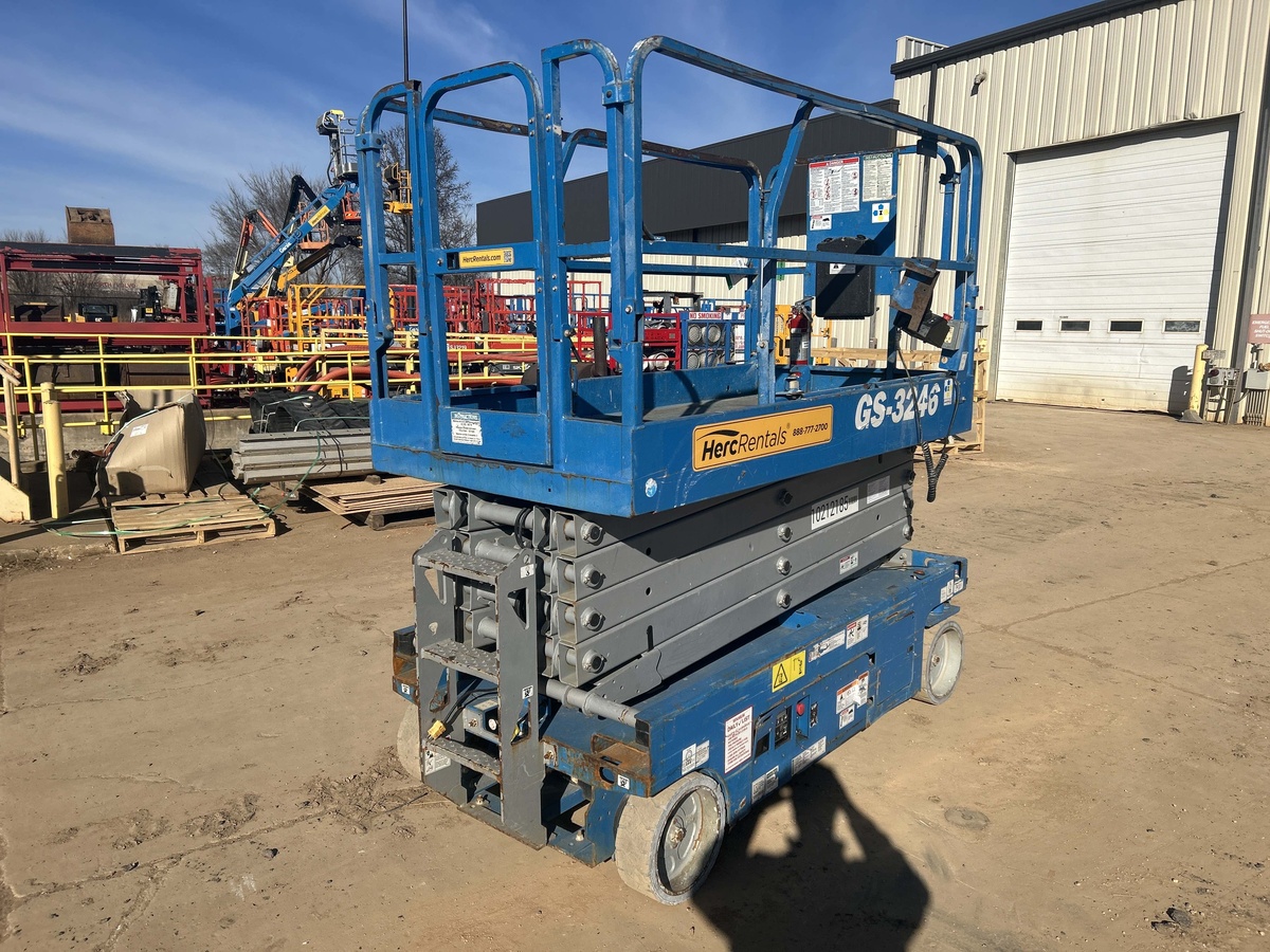 2017 Genie GS-3246