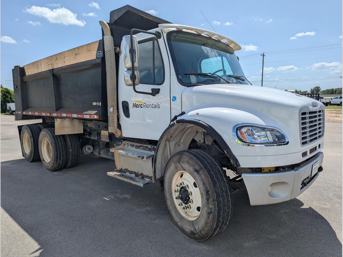 2017 Freightliner M2106-2