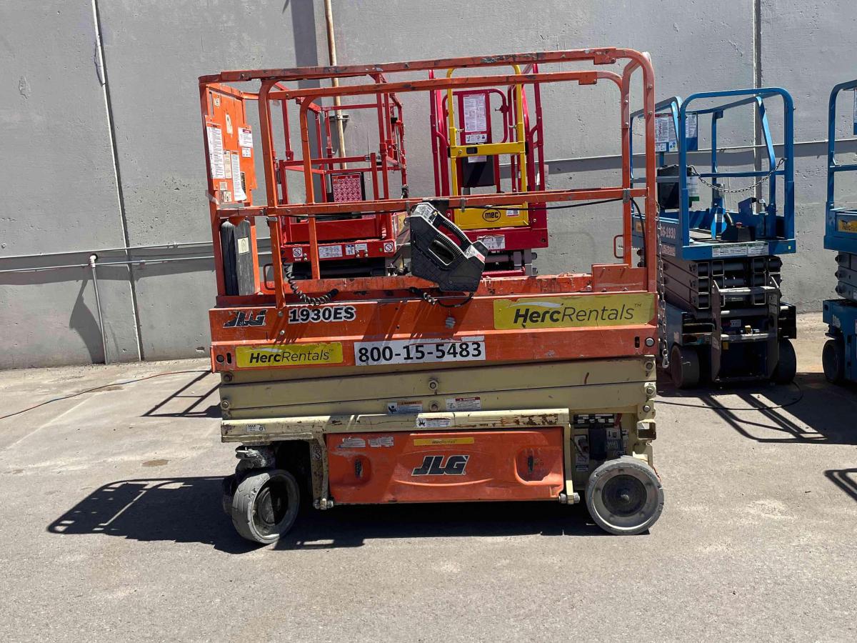 2017 JLG 1930ES