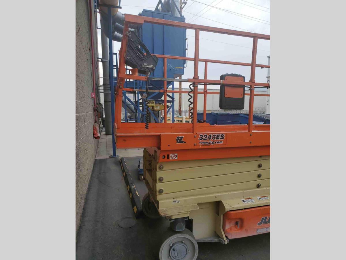 2015 JLG 3246ES-2