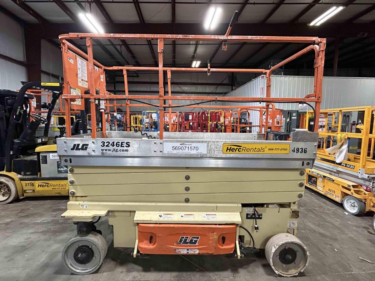 2014 JLG 3246ES