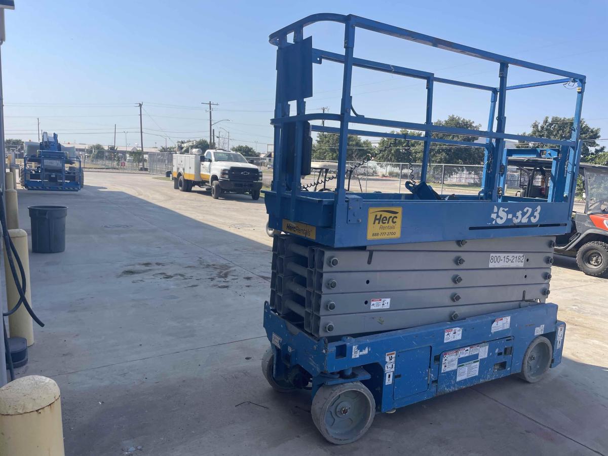 2017 Genie GS-3232