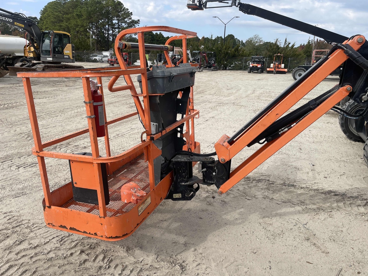 2017 JLG 450AJ-8